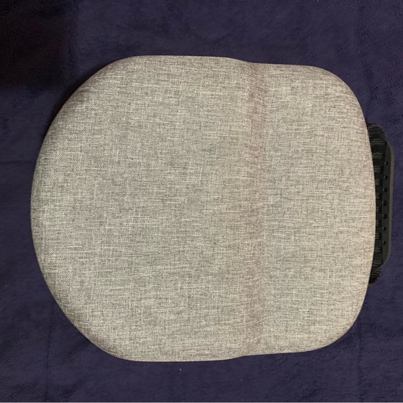 Selling some oculus 2 only used 1 - Picture 2 of 4